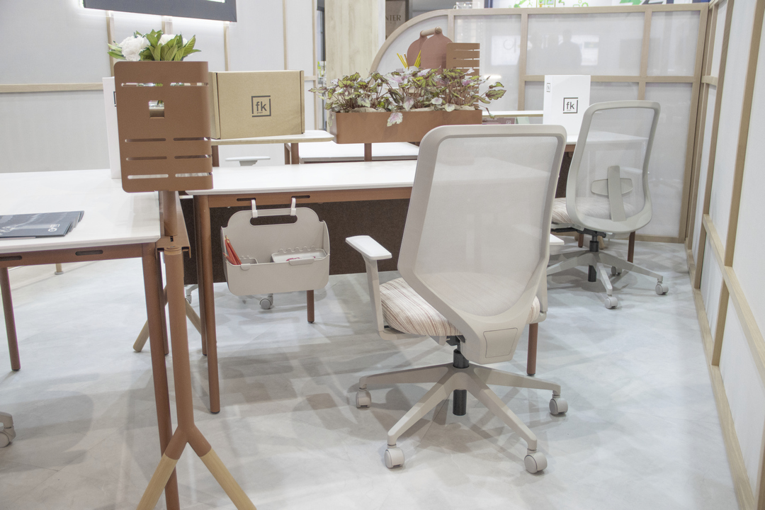 Float - Cadeira Giratória com quadro do encosto totalmente tapeçado - Imagem 2